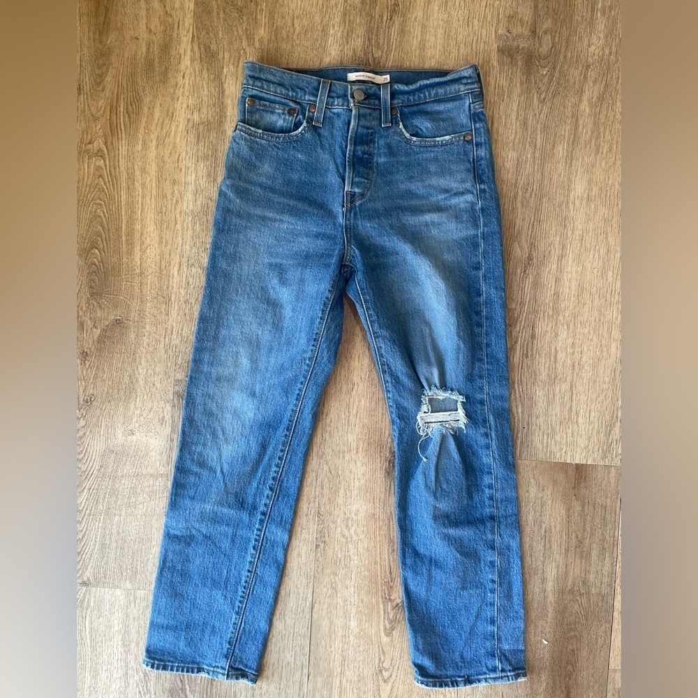 Levi’s Premium Wedgie Straight Jeans Size 25 High Rise Button Fly Distressed